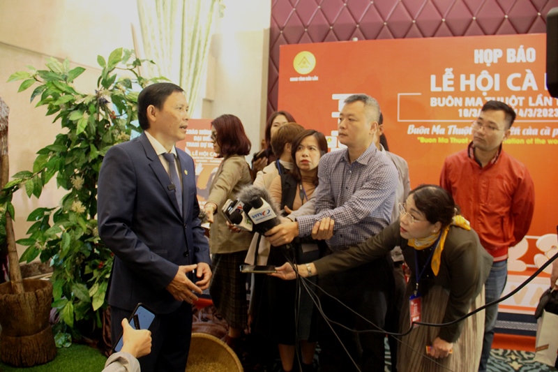 Gần 200 phóng viên tham gia họp báo Lễ hội Cà phê Buôn Ma Thuột lần thứ 8 năm 2023 tại Hà Nội.